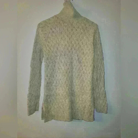 Chunky Knit Turtleneck Sweater – Size [M] - Picture 3 of 5